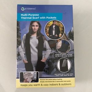 Thermal scarf with pockets